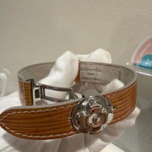 LV AUTHENTIC Vintage Louis Vuitton Epi Bracelet 1999 Flower Clasp Silver RARE🔥